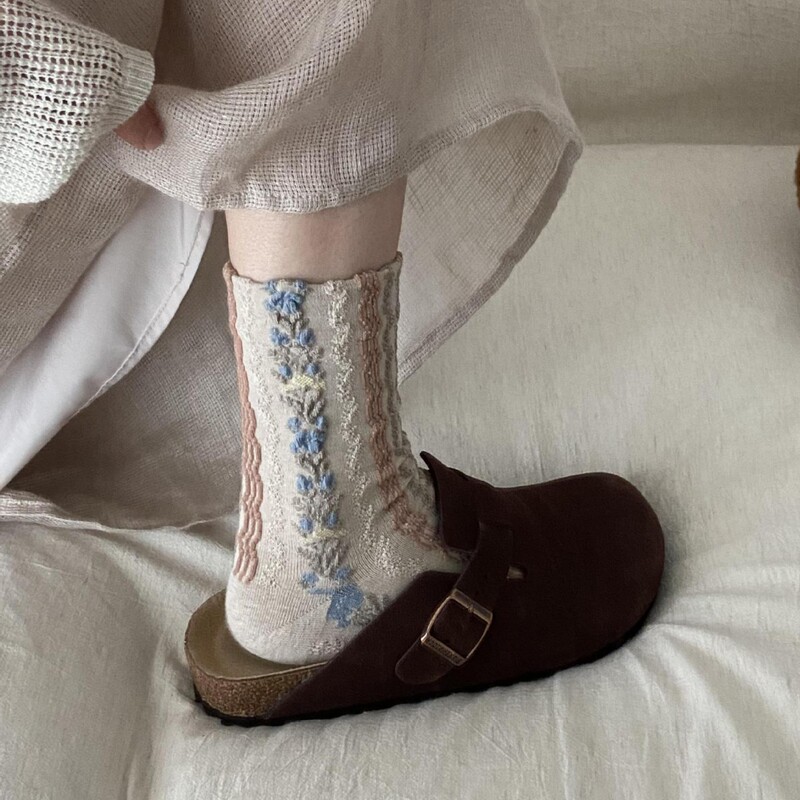 Spring and Autumn new collection: 3D retro embossed mid-calf socks, French oil painting style, cotton blend, forest-inspired, niche and artistic, seamless socks Spring and Autumn new collection: 3D retro embossed mid-calf socks, French oil painting style, cotton blend, forest-inspired, niche and artistic, seamless socks