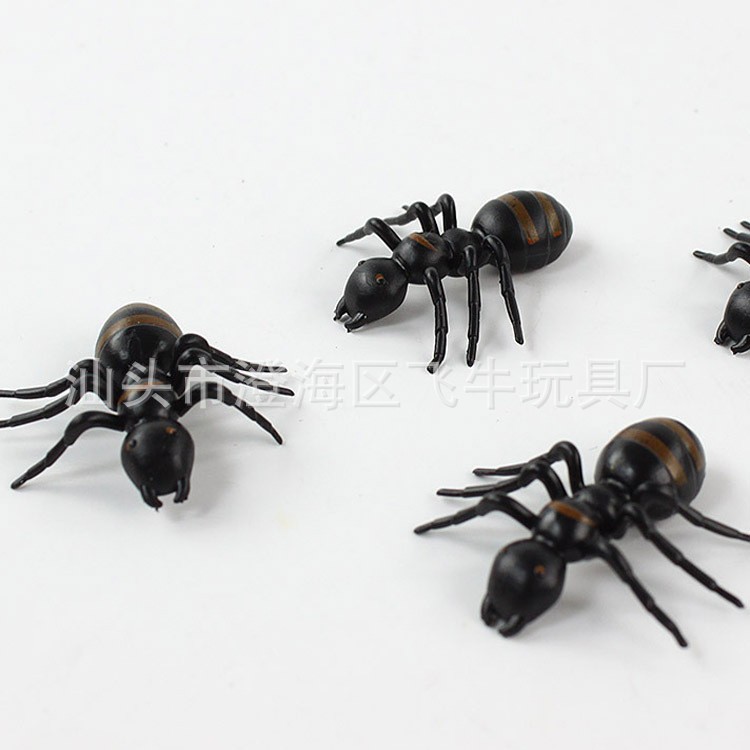Halloween Fool's Day simulation fake ant new exotic small toy animal insect model gift gift accessories