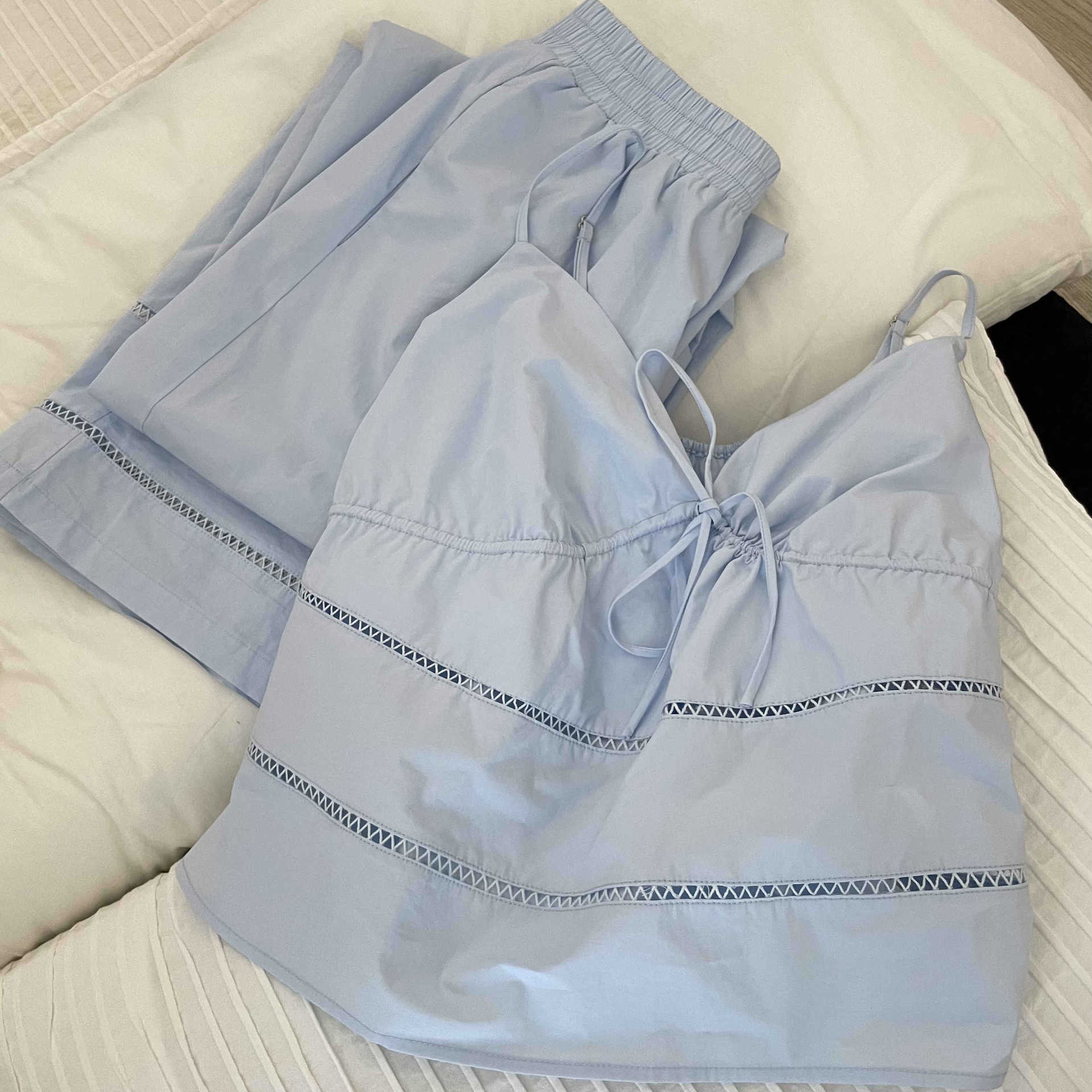 Pijamas de tirantes huecos puros coreanos estilo de verano para mujer 2025 nuevo estilo cómodo chaleco casual pantalones traje de servicio a domicilio