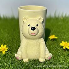 跨境新品创意萌萌熊笔筒学生图书馆书房摆件办公室收纳树脂笔筒