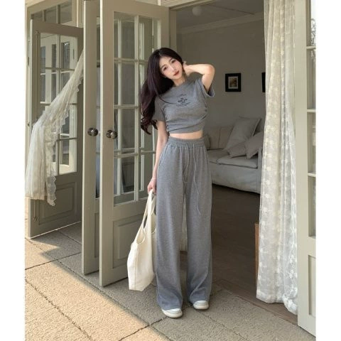Женские повседневные брюки из двух частей с короткими рукавами и широкими штанинами, лето 2023, новый модный спортивный костюм, женский летний дизайн