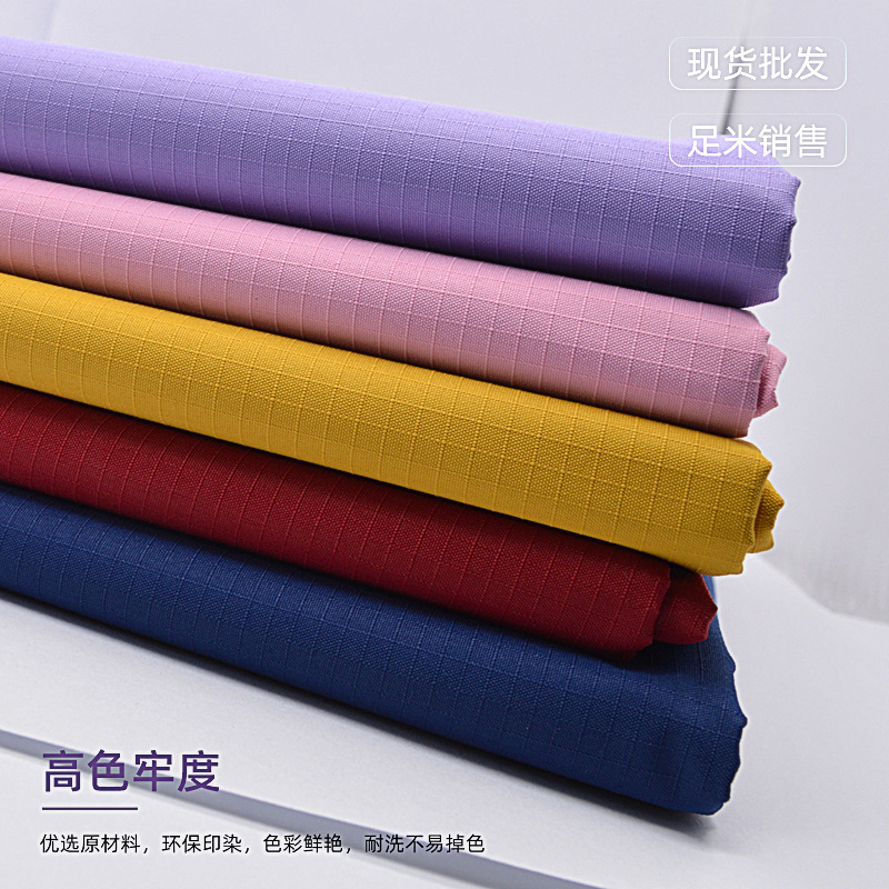 �ֻ���Ӧ0.3����PVCͿ���ɫ�ζȷ�ˮ���ڲ��Ϸ���У�����������