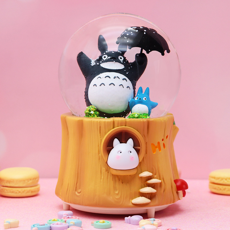 Anime japonés mismo estilo Crayon Shin-chan y Little White Crystal Ball Music Box Creative Piaoxue Music Box Regalo para estudiantes