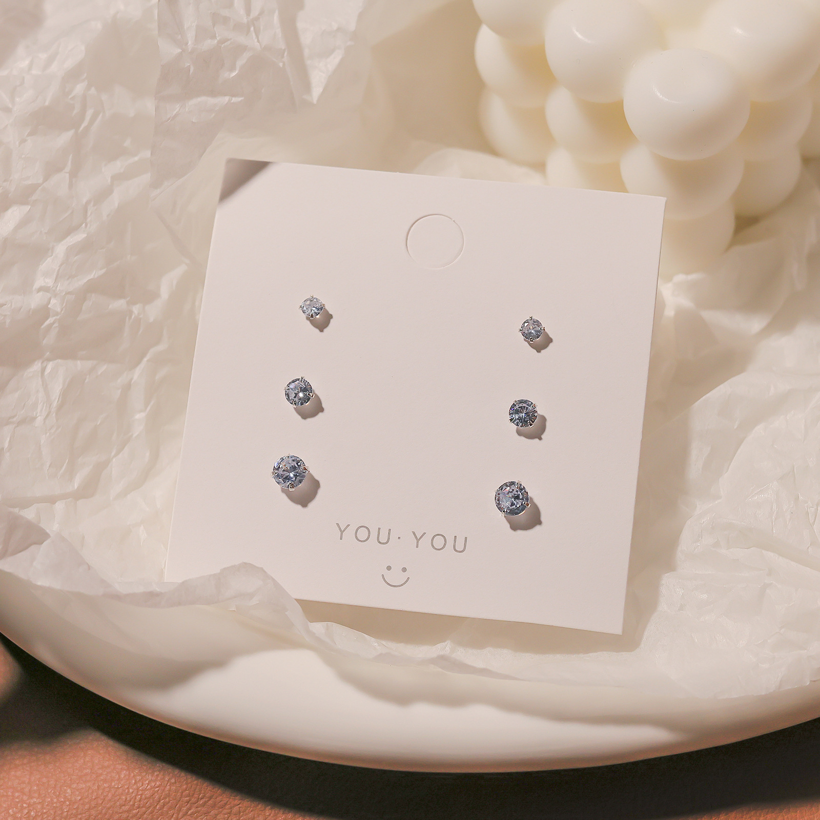 Juego de pendientes de aguja plateados, sencillos y compactos para mujer, pendientes geométricos en forma de corazón, bonitos, dulces y versátiles, venta al por mayor para puestos de mercado