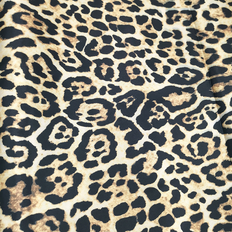 Inventario de tela de seda impresa de leopardo, ropa de dormir, sombrero de baño, ropa de mujer, almohada, tela impresa