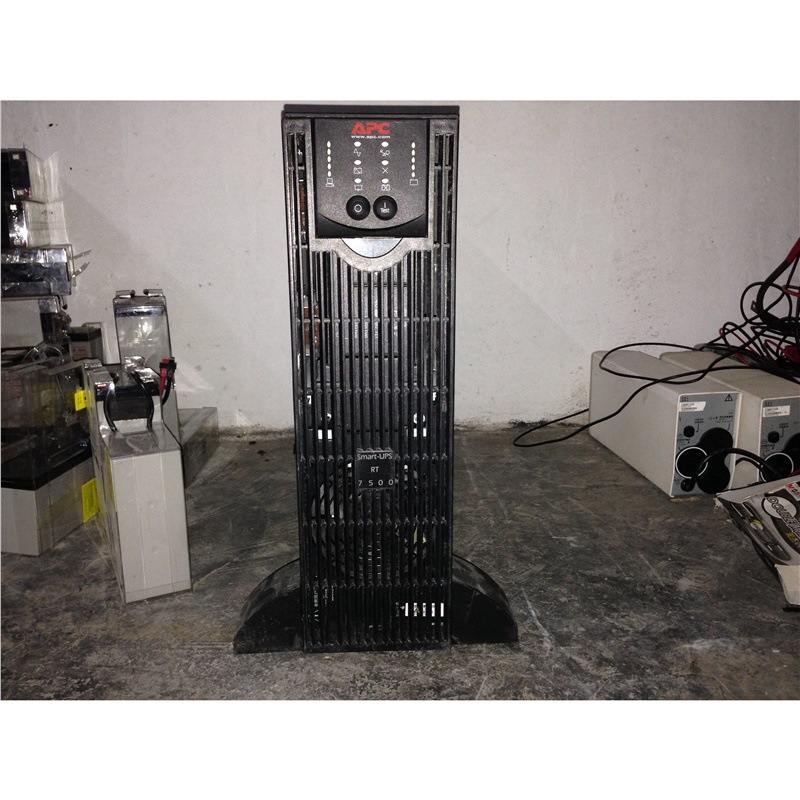 APC UPS SURT3000UXICH 2700W 纯正弦波 在线式UPS不间断电源