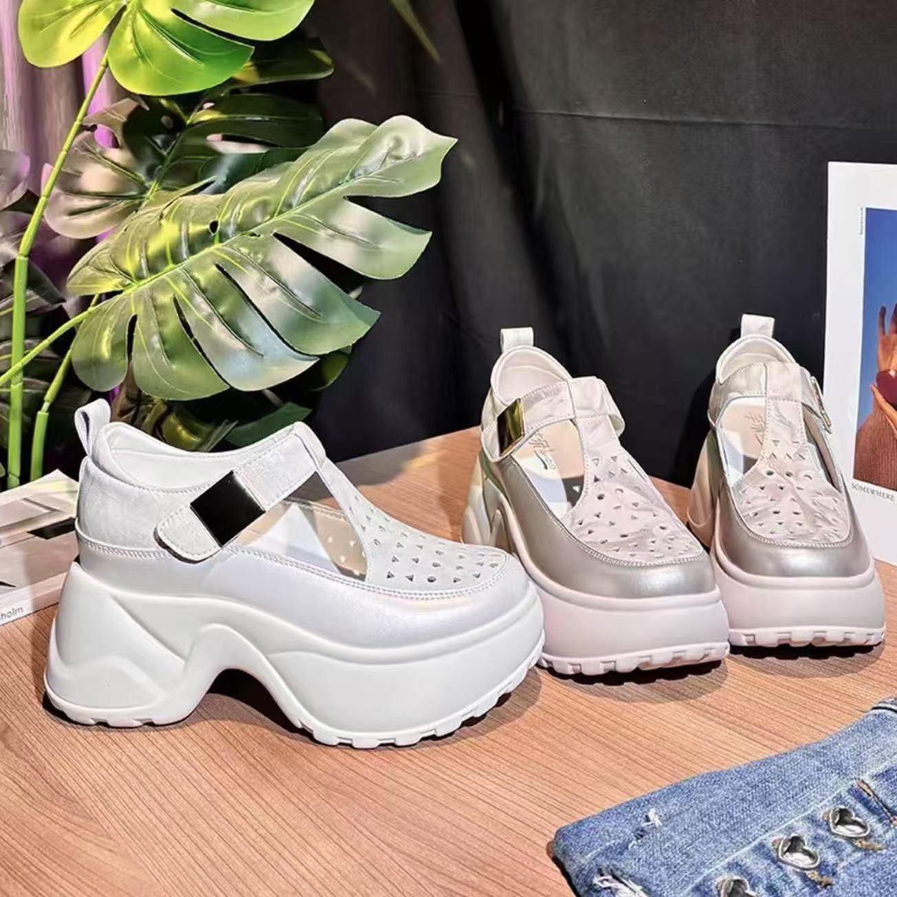 Explosión de sandalias casuales de suela gruesa para mujeres 2026 verano nuevo estilo de moda sandalias delgadas de suela gruesa no cansarse zapatos de pie único