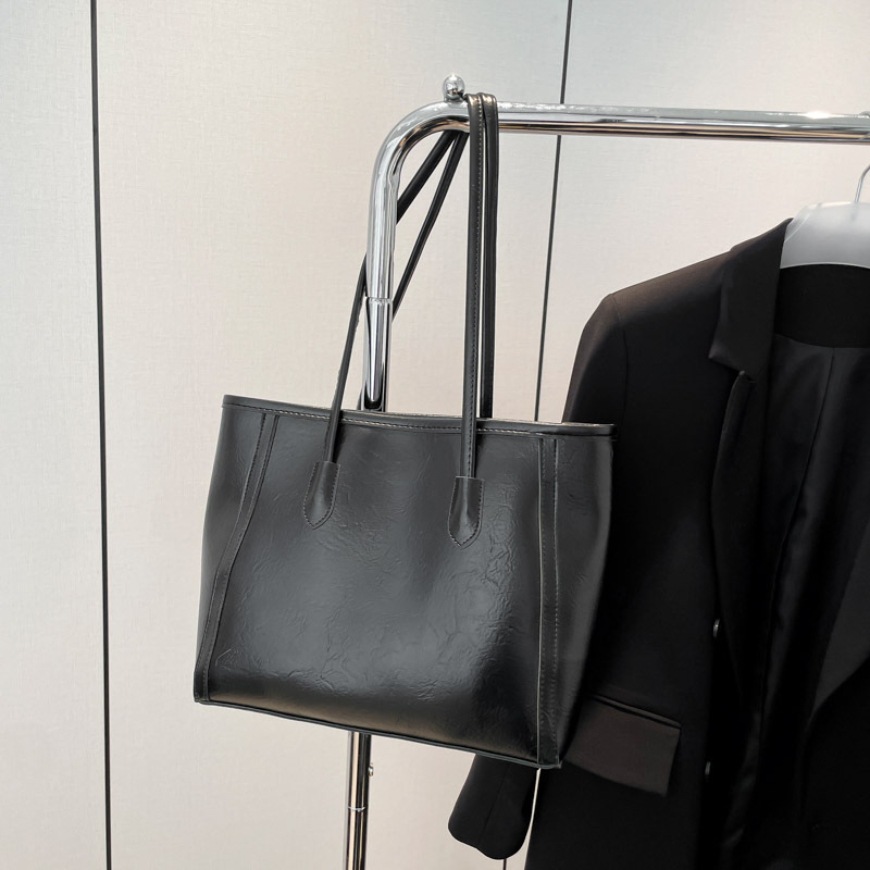 Retro alta sensación de bolso especial para mujeres 2025 nuevo otoño y invierno versátil de gran capacidad para estudiantes de clase bolsa de viaje de hombro