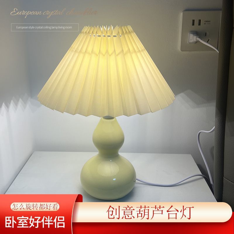 European style bedside lamp, warm and creative American light luxury table lamp, high-end atmosphere ceramic Chinese table lamp, retro style