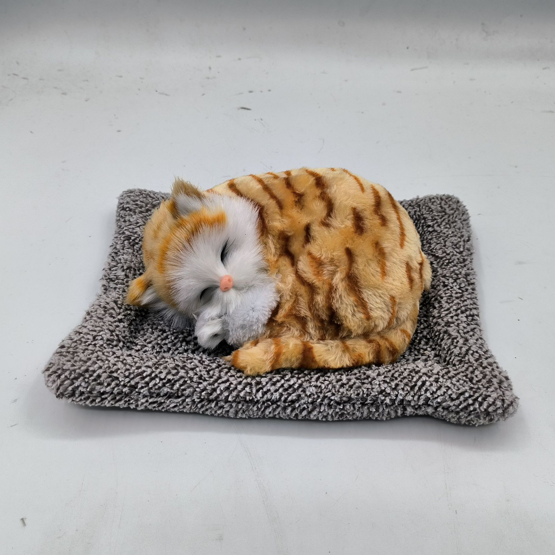 Gato dormido gato para enviar a sus amigos lugares escénicos decoración juguetes modelo de cabina de regalo pequeño agente de carbón de bambú eliminación de formaldehído image 4
