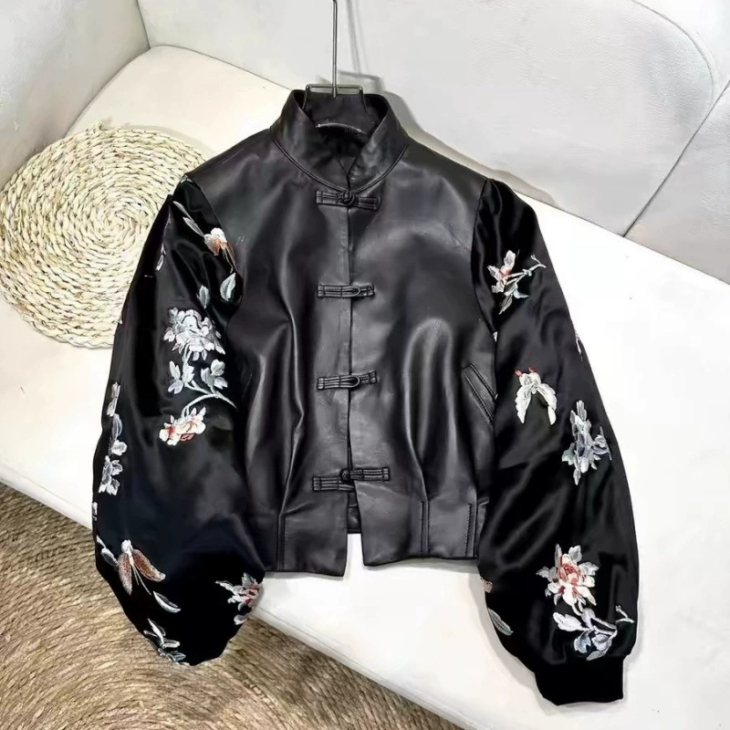 Вышивка имитация овечьей шкуры сшивания из кожи уксусной кислоты, национальный ветер, пуговица, свободная куртка 2024 с воротником-стояком, короткая куртка для женщин