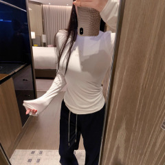 欧货极简M字母内搭打底衫上衣女2025新款纯色简约修身内搭长袖T恤
