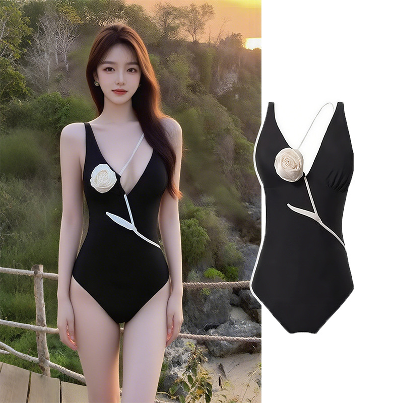 Estilo francés nueva rosa tridimensional sexy con cuello en V, pecho pequeño, bikini delgado, chica caliente, traje de baño de una pieza puro, verano femenino