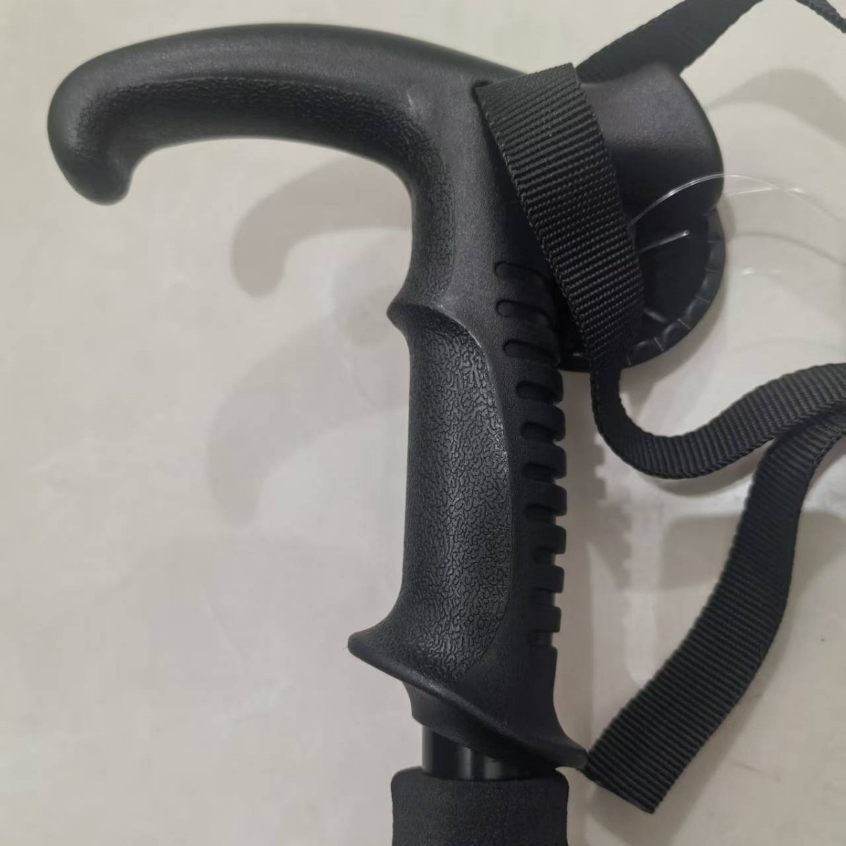 Muletas retráctiles de aleación de aluminio a prueba de choque cuatro secciones de escalada de montaña personalizadas de senderismo escalada de montaña antideslizante muletas ultraligeras