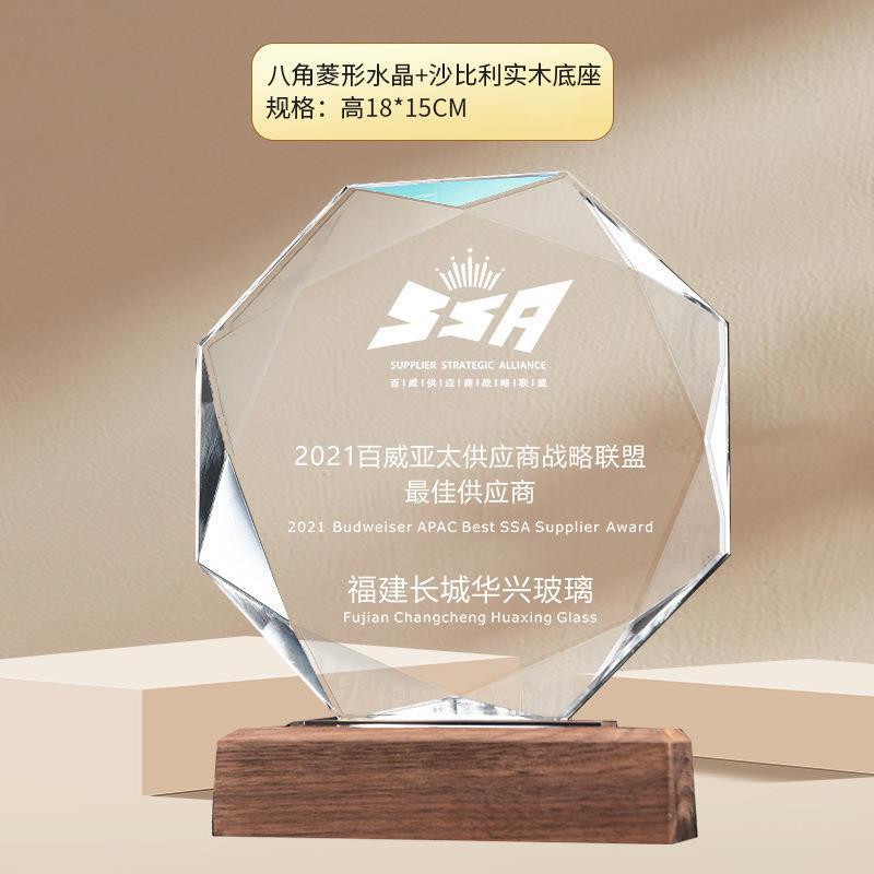 Trofeos de cristal coloridos personalizados metales de alta calidad creativos de resina de pentacos excelentes empleados medalla de grabación ordenada chapado en oro