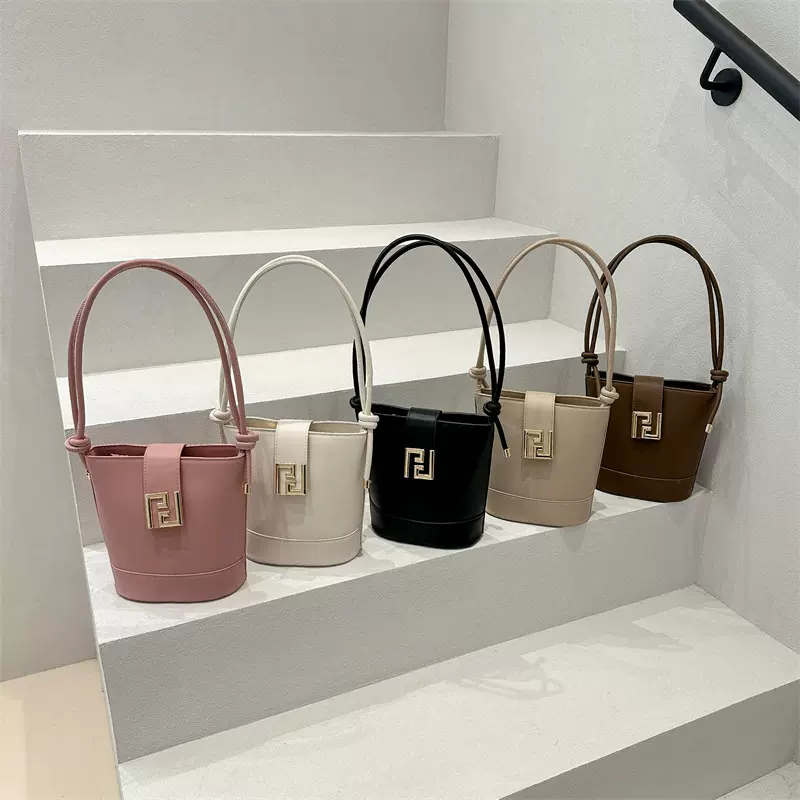 高级感时尚手提包包女2025新款洋气复古简约水桶包小众斜挎单肩包