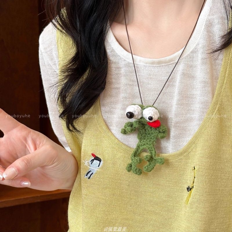 手工编织搞怪青蛙吊坠项链女2025新款个性毛衣链小众设计长款配饰|undefined