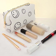 化妝包大容量高顏值 多功能便捷收納包定製 可愛笑臉防水洗漱包