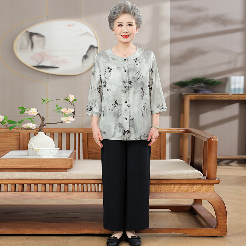 2025 new summer clothes middle-aged and elderly women's round neck shirt grandma two-piece style plus size mother suit