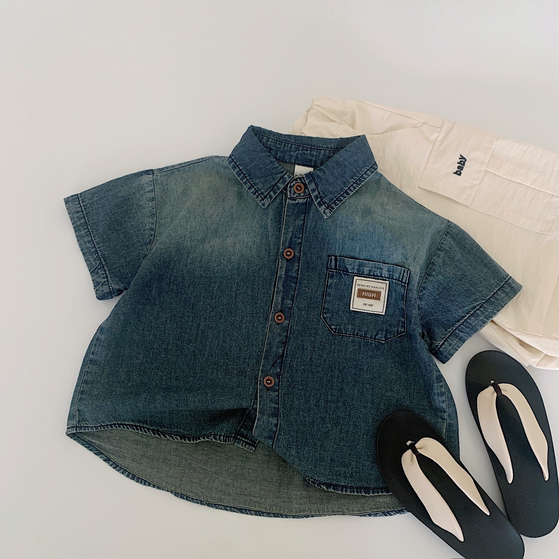 Camisa de mezclilla para niños Maibao 2025 verano nuevo estilo para niños coreanos camisa de manga corta para niños verano top a