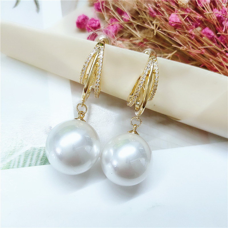 Korean Fashion Pearl Earrings display picture 9