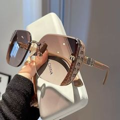 ブラウンのM字型レディースUVカット高級感のある目を保護するワイドPCフレームのサングラス、トレンディなストリートスタイルのサングラス