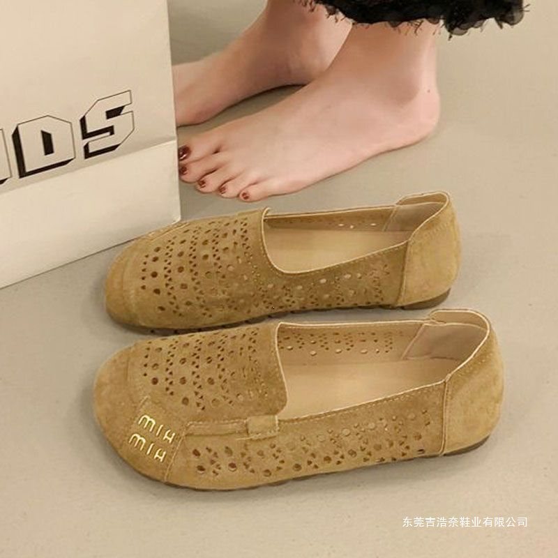 New spring and summer slip-on breathable soft leather clogs, soft-soled loafers, mom's Birkenstock shoes, old Beijing cloth shoes for women New spring and summer slip-on breathable soft leather clogs, soft-soled loafers, mom's Birkenstock shoes, old Beijing cloth shoes for women