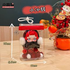 小盲は新型の小型の氷のレンガの子供に乗ってspの冬のlabubuを包んで座ります。