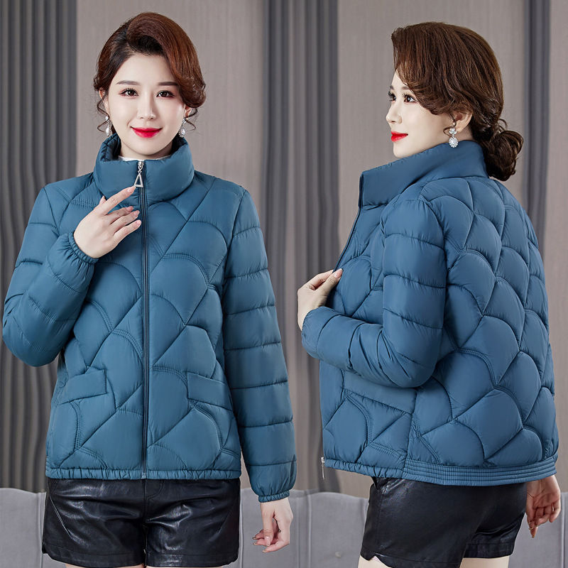 2023 nueva ropa de algodón ligera y delgada de mujeres de mediana edad, ropa de algodón corta, ropa de algodón para madres, chaqueta de algodón, abrigo de invierno image 2