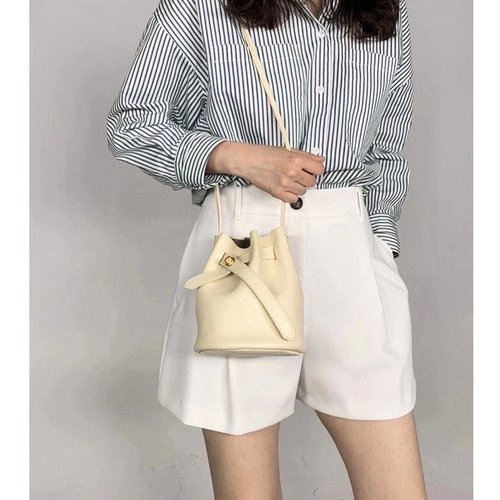 Export to South Korea: Niche Design Internet-Famous Bucket Bag with Lock Closure, Crossbody Bag, Top-Grade Cowhide Leather Casual Women's Bag, Hot-Selling Overseas