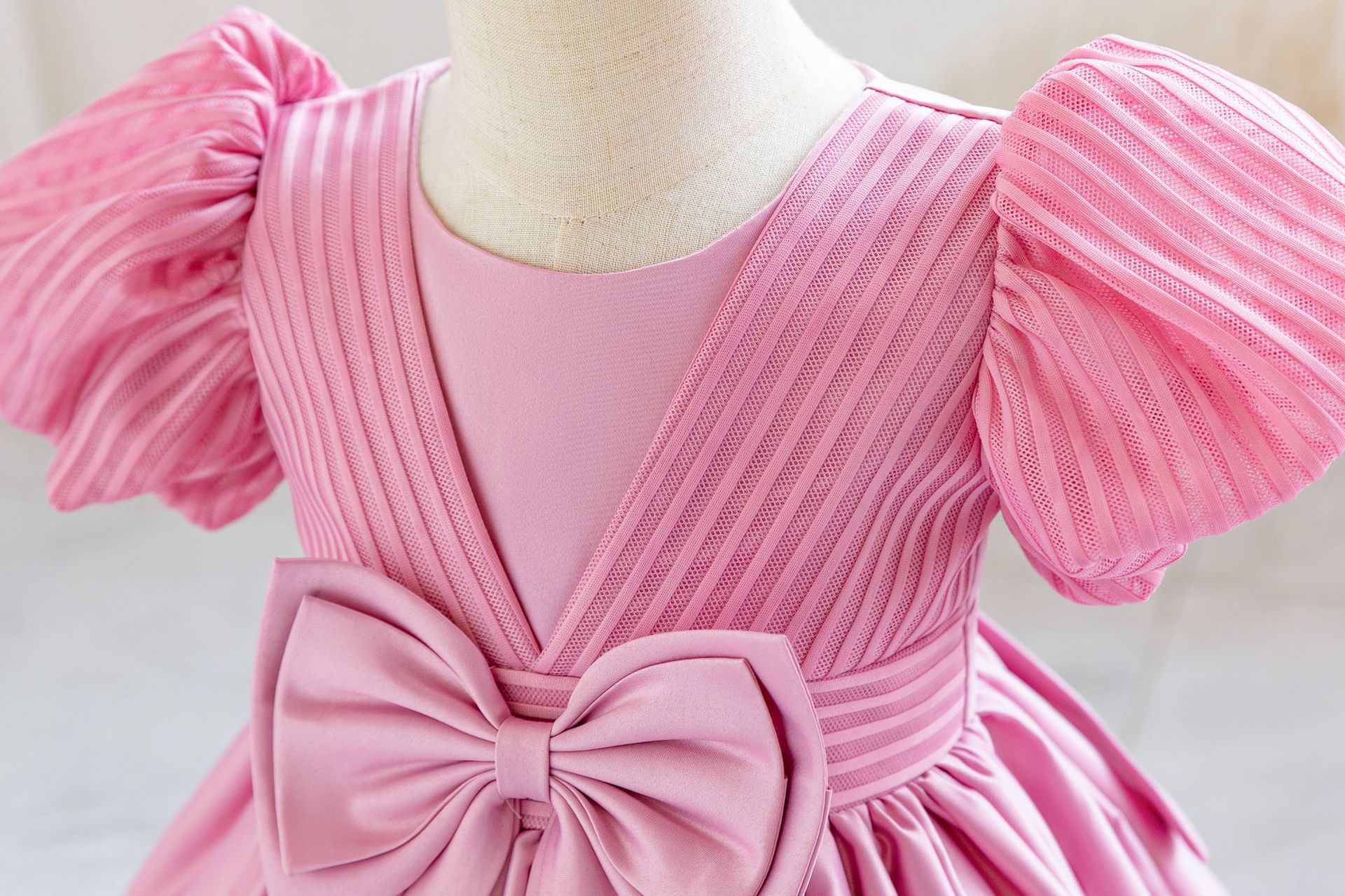 Robe d'anniversaire pour enfant Robe d'anniversaire pour enfant Robe de princesse de première année à rayures en satin avec nœud_voghion.com