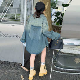 女童春装长袖上衣2026新款春秋儿童中长款牛仔衬衫小学生洋气外套