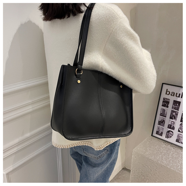 Retro Bag Women 2021 New Large-capacity Solid Color Tote Bag Fashion Casual Shoulder Bag display picture 17