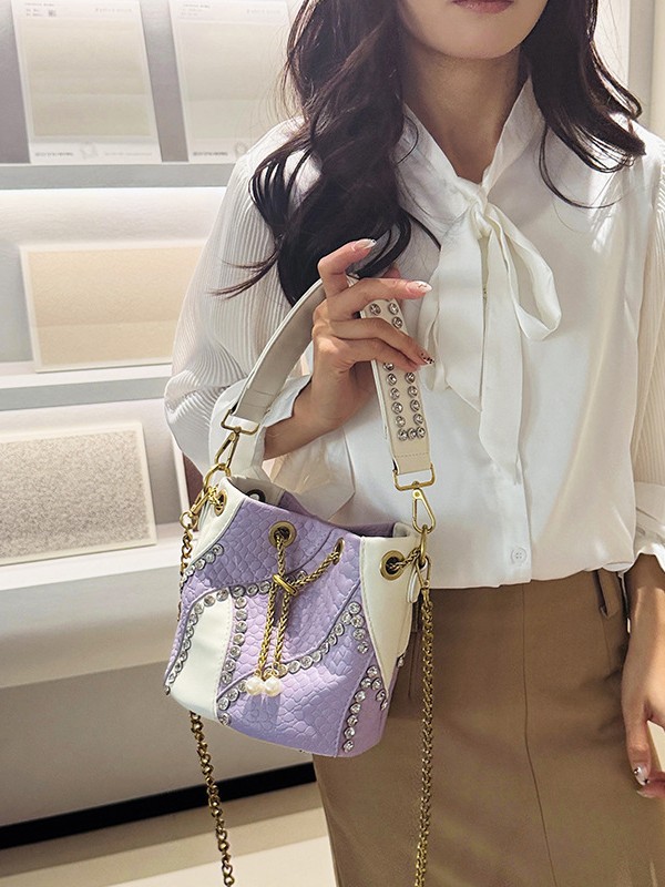 Bolso de cubo de comercio exterior mujer 2026 nuevo nicho transfronterizo ligero de lujo empalmado cadena de diamantes bolso de hombro