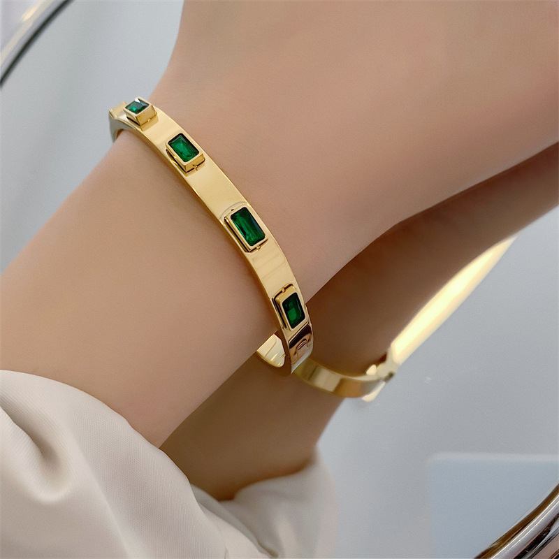 1 Piece Quantity Daily Occasion Stainless Steel Material Round, Square, Stripe Pattern Casual Simple Style Round Square Stripe Stainless Steel Plating Inlay Zircon 18k Gold Plated Bangle