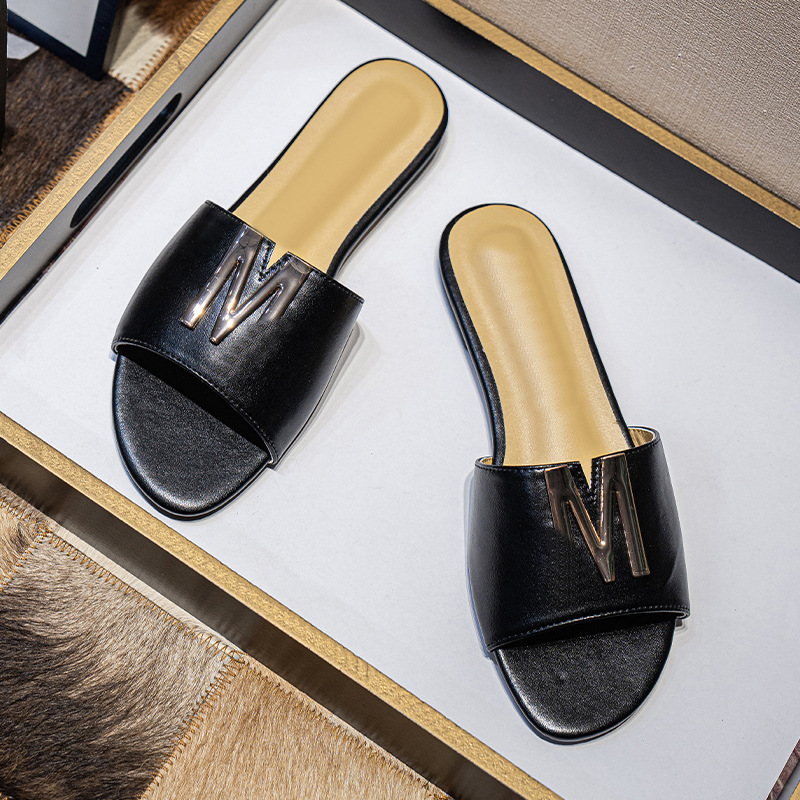 Ciabatte da donna da indossare all'esterno estate 2024 nuove infradito con lettere in metallo sandali da spiaggia commercio estero_voghion.com