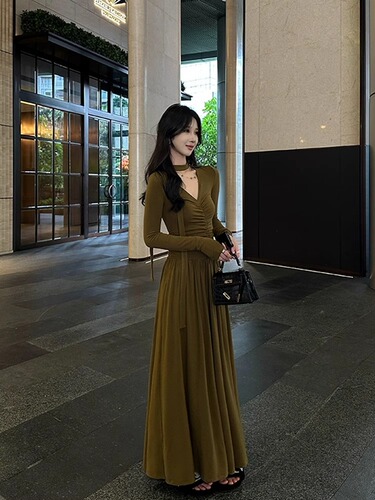 Lady's V-neck Lace Dress with Long Sleeve Knit, Autumn Pleated Fitted Long Dress with Design Sense, Waist Cinching A-line Skirt