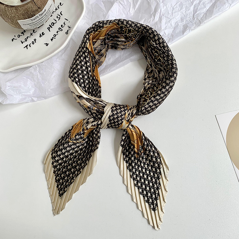 Bufanda de seda, bufanda cuadrada, sentido avanzado, camisa decorativa arrugada de moda coreana de primavera y verano, bufanda pequeña, bufanda en forma de diamante, diadema