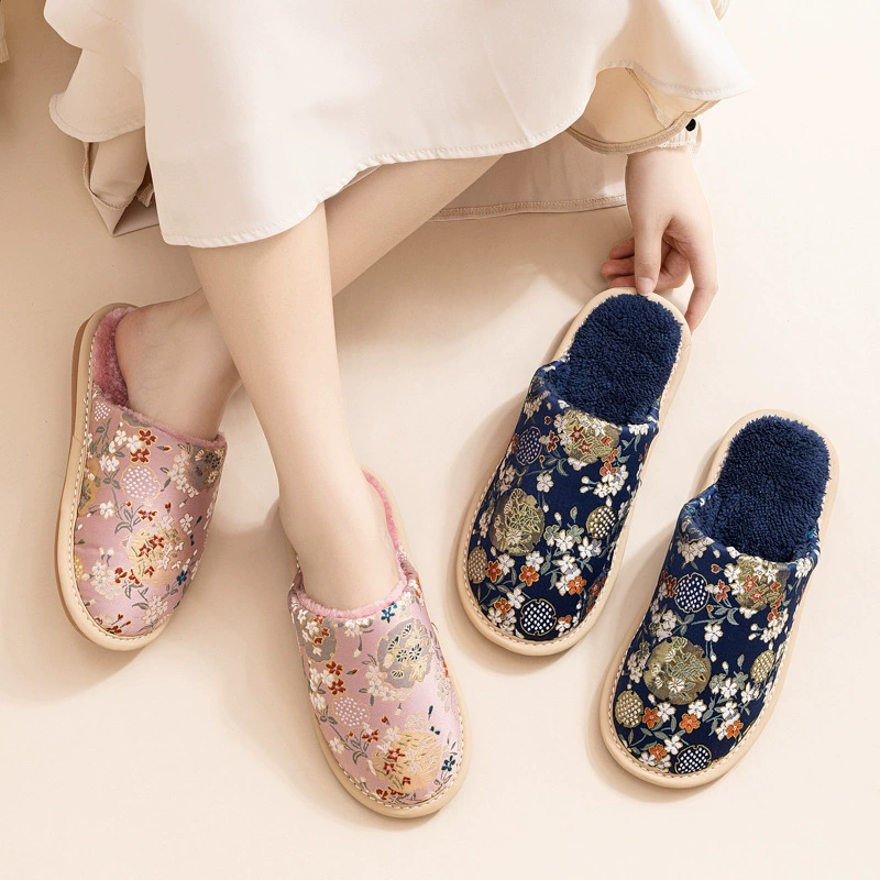 Осенние и зимние женские вышитые атласные хлопчатобумажные тапочки для дома в помещении