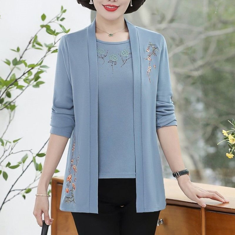 Mom's spring and summer two-piece outfit, 50-year-old cardigan top, 2021 new style, middle-aged and elderly women's spring and autumn base layer