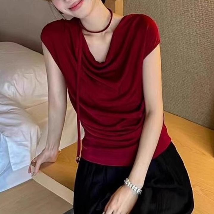 セクシーな赤いワンショルダーランダムカラーニット半袖Tシャツレディース夏デザインプリーツオフショルダートップ|undefined