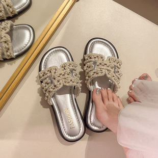 2025 New Summer Style Small Fragrant Pearl Slippers for Women to Wear Flat-Soled Flip-Flops, Versatile Beach Sandals with Skirts