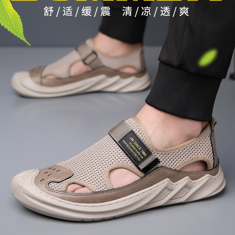 Sandalias de hombre transpirables de malla, ligeras, de nuevo estilo, con puntera cerrada, sin cordones, huecas, informales.