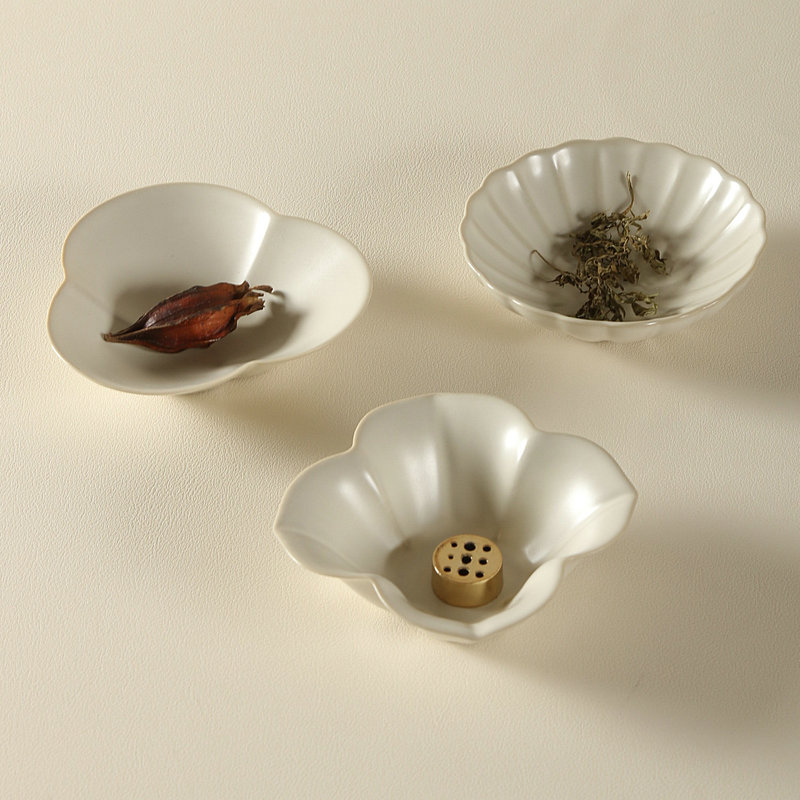 Jiutian Kiln High-Quality Petal Plate Creative Rustic Dip Plate Hot Pot Restaurant Soy Sauce Vinegar Plate Retro White Incense Holder Jiutian Kiln High-Quality Petal Plate Creative Rustic Dip Plate Hot Pot Restaurant Soy Sauce Vinegar Plate Retro White Incense Holder