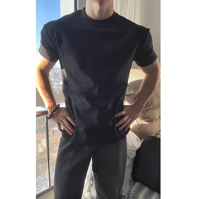 Black summer elastic sports T-shirt for gym