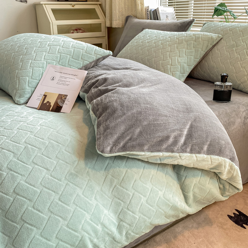 Nueva cubierta de edredón de terciopelo tallado de 1,5 metros cubierta de edredón de 1,8 metros cubierta de edredón de dormitorio de estudiantes cubierta de edredón de terciopelo de leche