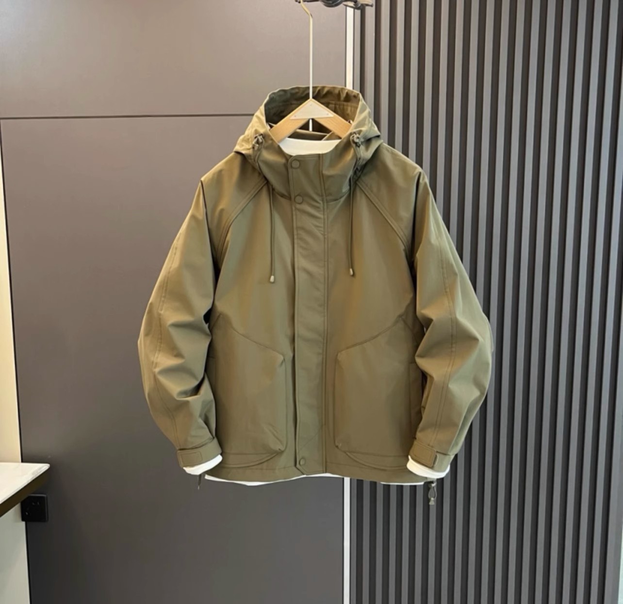 Chaqueta de primavera y otoño Chaqueta de hombre Chaqueta a prueba de viento Top de color sólido con capucha moda nueva moda casual suelta ropa de trabajo marea