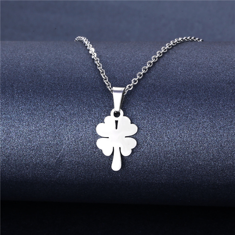 Cross-border Sold Jewelry Supply Personality Stainless Steel Flower Heart Clavicle Chain Necklace Female Geometric Accessories Pendant Wholesale display picture 4