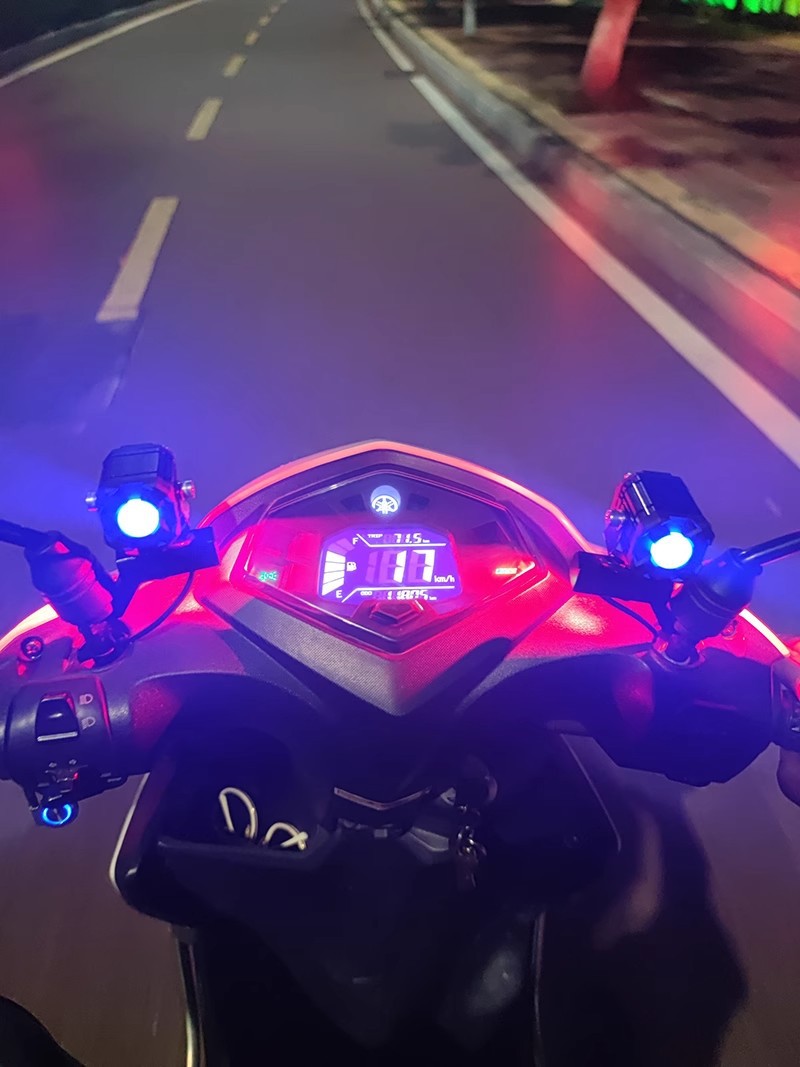 Motorcycle LED Spotlight Blast Flash Paving Road Near and Far Electric Vehicle Super Bright Light Tricycle External 12V85V Headlight