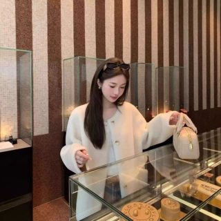 简约淑飘雪宁冬全羊毛皮毛一体短款外套女2026年轻新款羊羔毛皮草